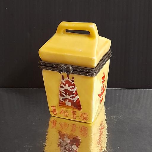 Buy & Sell Bamber Bridge South Ribble - Photos for CHINESE PORCELAIN TRINKET BOX