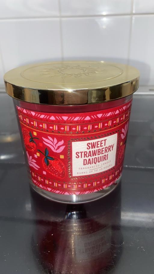 Buy & Sell Stow Heath Wolverhampton - Photos for Brand new candle