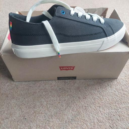 Buy & Sell Feltham Hounslow - Photos for Levi's traniers