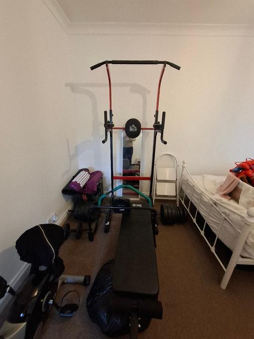 Buy & Sell Edmonton North London - Photos for Bench, weights, dumbells, bar and stand