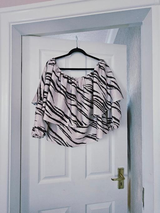 Buy & Sell Newton Doncaster - Photos for River Island silky feel top, size 18.