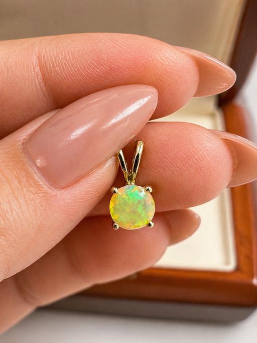 Buy & Sell Harrow Town Centre Harrow - Photos for 10ct Gold Ethiopian Opal Solitaire Pendant