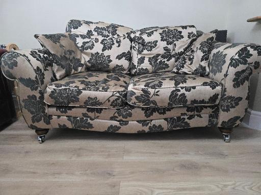 Buy & Sell Grays Thurrock - Essex - Photos for Floral Sofa
