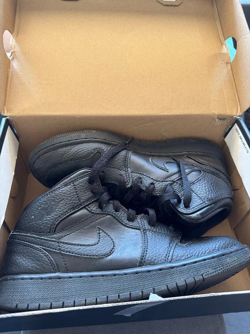 Buy & Sell Ocker Hill Sandwell - Photos for Black jordan 1 size 5.5