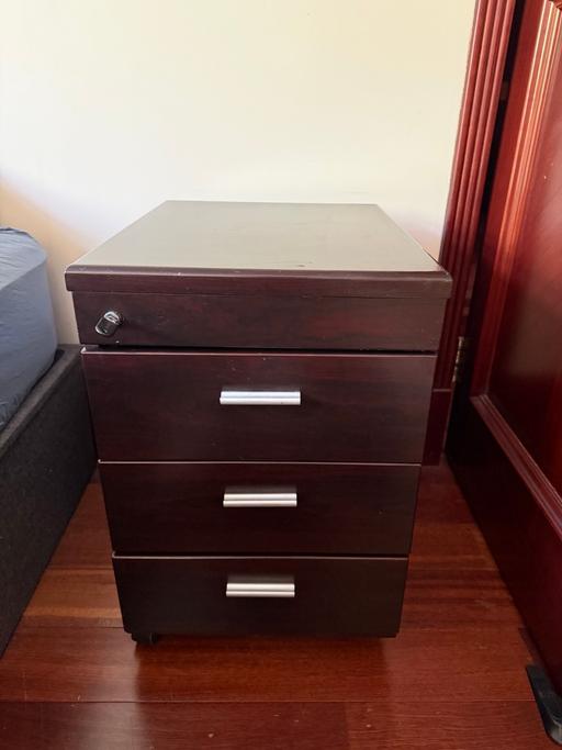 Buy & Sell Willesden Green North West London - Photos for Desk of drawers 3 unit with wheels and lock