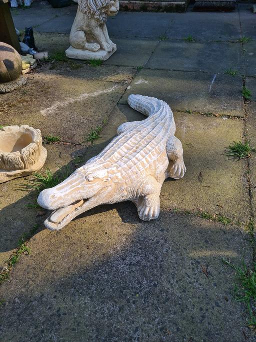 Buy & Sell Kings Heath Birmingham - Photos for large Crocodile Statue