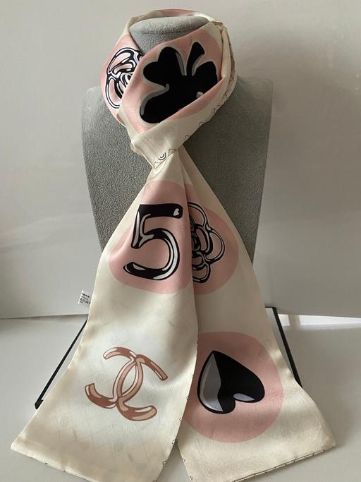 Buy & Sell Hamilton South Lanarkshire - Photos for Lovely new slim neck scarf
