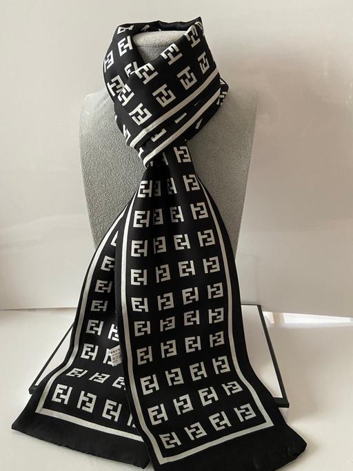 Buy & Sell Hamilton South Lanarkshire - Photos for Lovely new slim neck scarf