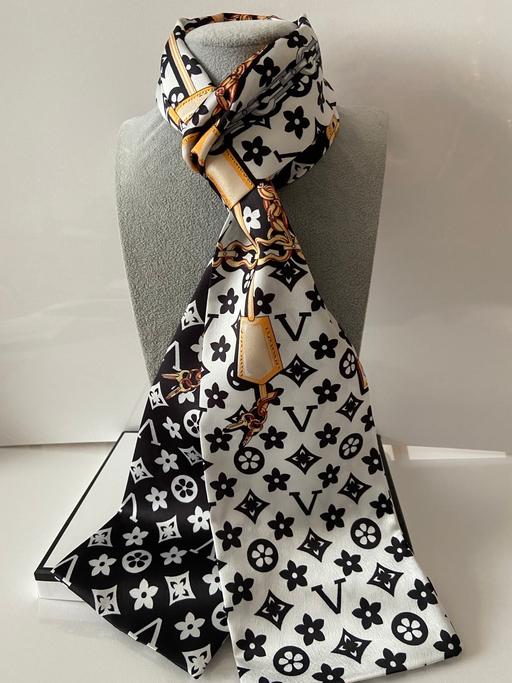 Buy & Sell Hamilton South Lanarkshire - Photos for Lovely new slim neck scarf