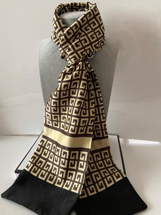 Buy & Sell Hamilton South Lanarkshire - Photos for Lovely new slim neck scarf