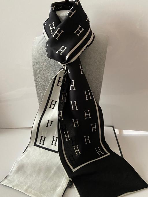 Buy & Sell Hamilton South Lanarkshire - Photos for Lovely new reversible slim beck scarf