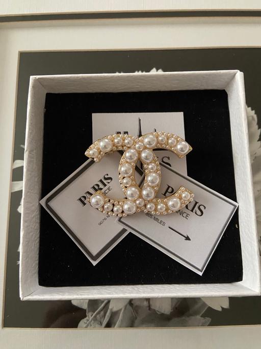 Buy & Sell Hamilton South Lanarkshire - Photos for Lovely new boxed brooch