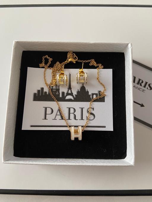Buy & Sell Hamilton South Lanarkshire - Photos for Lovely new necklace earrings set