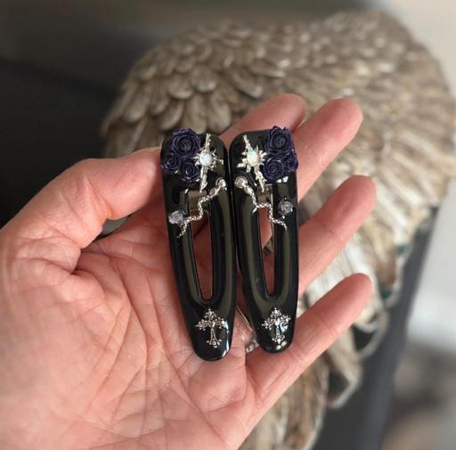 Buy & Sell Newcastle Upon Tyne Newcastle upon Tyne - Photos for 2 x gothic cross beaded hair clip slides