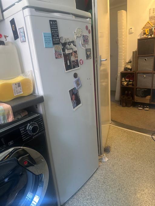 Buy & Sell Tulse Hill South East London - Photos for FREE *Freestanding fridge (no freezer)* FREE