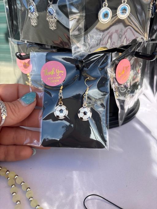 Buy & Sell Lee Chapel North Basildon - Photos for Goldtone football pendant dangle drop earring