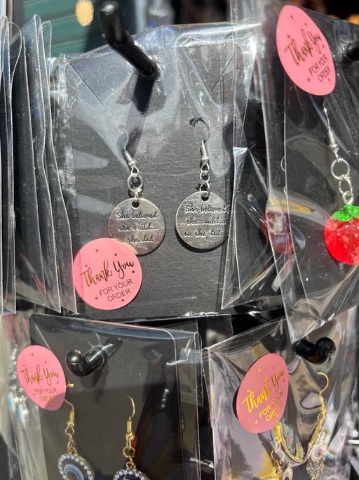 Buy & Sell Laindon Basildon - Photos for Believed she could dangle drop earrings