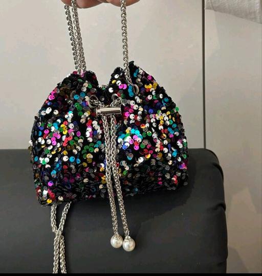 Buy & Sell Seven Kings East London - Photos for multicoloured sequen bucket bag