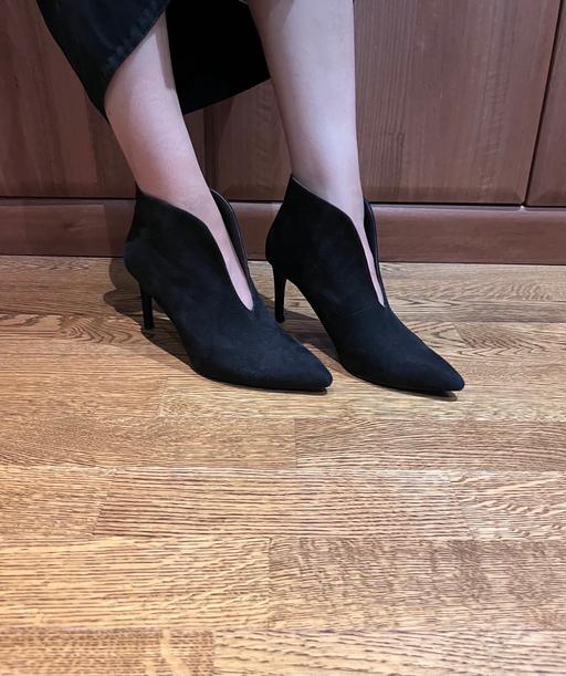 Buy & Sell Enfield North London - Photos for Black suede heeled shoes
