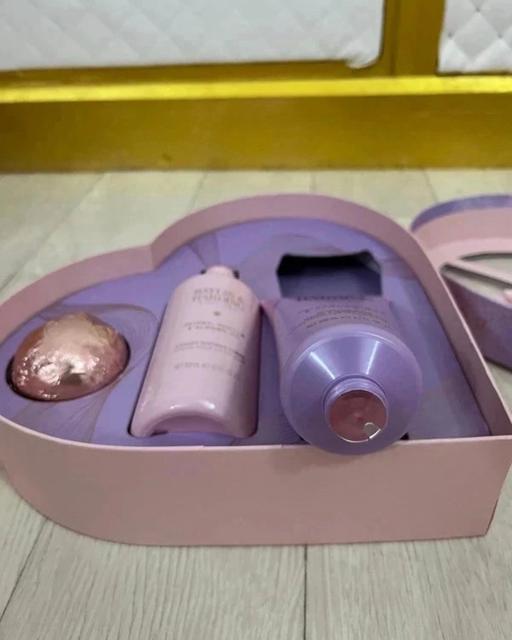 Buy & Sell Swiss Cottage North West London - Photos for Baylis & Harding gift set