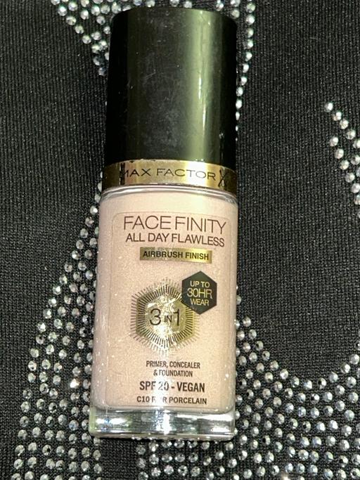 Buy & Sell Horfield Bristol - Photos for FACE FINITY ALL DAY FLAWLESS AIRBRÜSH