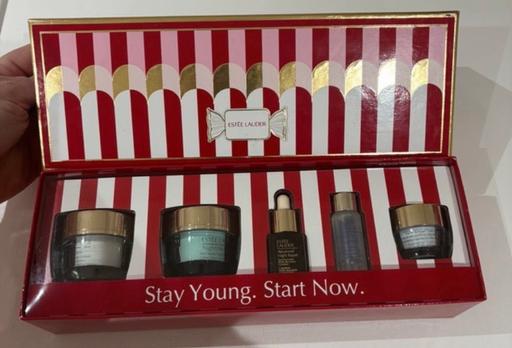  — Brand new Estée Lauder set