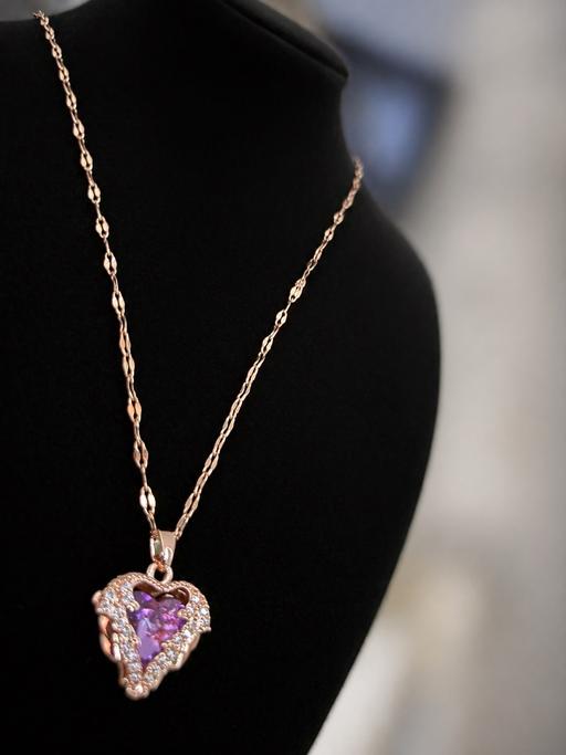 Buy & Sell Mortimer Common West Berkshire - Photos for Rose gold heart necklace