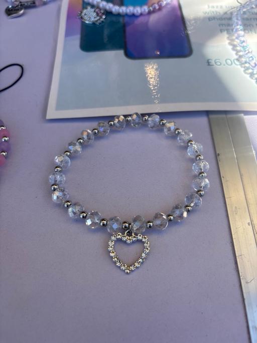 Buy & Sell Lee Chapel North Basildon - Photos for Rhinestone heart charm bracelet
