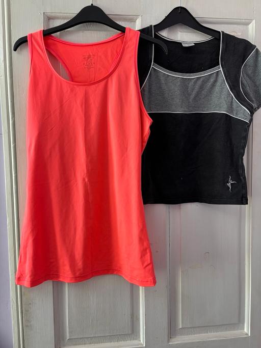 Buy & Sell Norbury South West London - Photos for 2 ladies sport tops