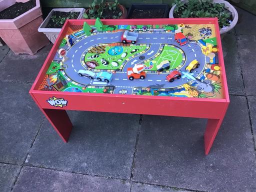 Buy & Sell Essington Wolverhampton - Photos for Road playtable and cars