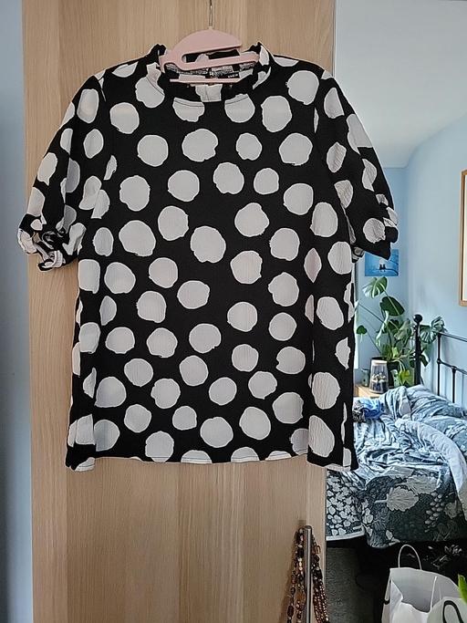 Buy & Sell Mytholmroyd Calderdale - Photos for Ladies short sleeved blouse. Size 12. Shein