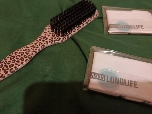 Buy & Sell Peckham South East London - Photos for hairbrush and lens cloths x2