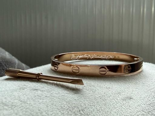 Buy & Sell Arnos Grove North London - Photos for Rose gold stainless steel bangle