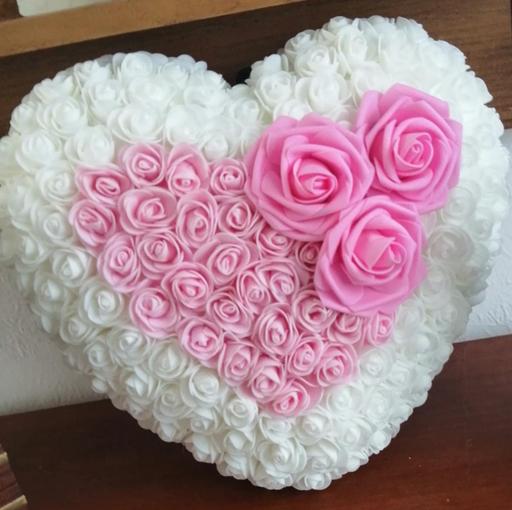 Buy & Sell Newhall Street Birmingham - Photos for Artifical rose heart pillow