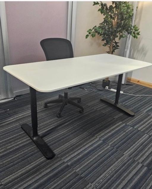 Buy & Sell Waddon South East London - Photos for White IKEA BEKANT Office Desk 160cm x 80cm