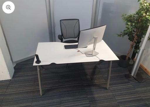 Buy & Sell Waddon South East London - Photos for White Techo Rectangular Scalloped-top