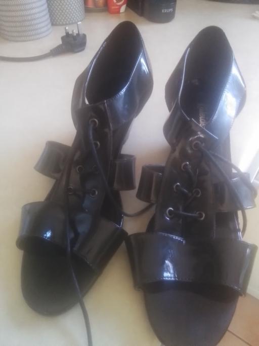 Buy & Sell Aldridge Walsall - Photos for KALEIDOSCOPE PATENT SHOES