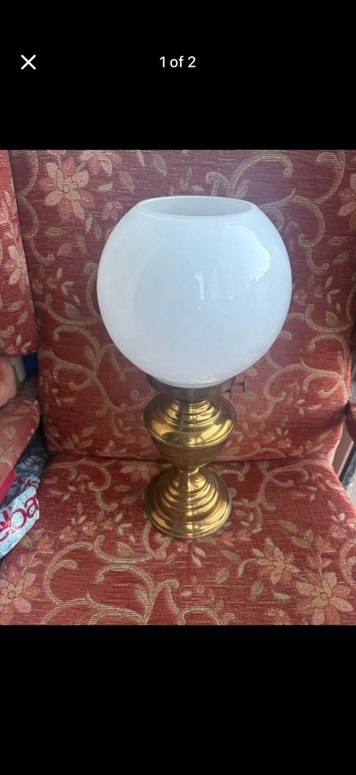 Buy & Sell Kidbrooke South East London - Photos for Vintage brass oil lamp with glass chimney