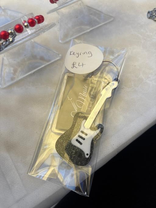 Buy & Sell Laindon Basildon - Photos for Guitar “music is life” keyring