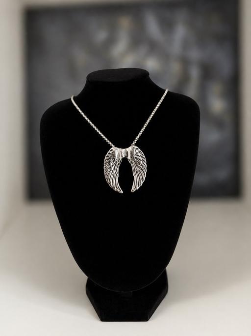 Buy & Sell Mortimer Common West Berkshire - Photos for Angel wings pendant and chain