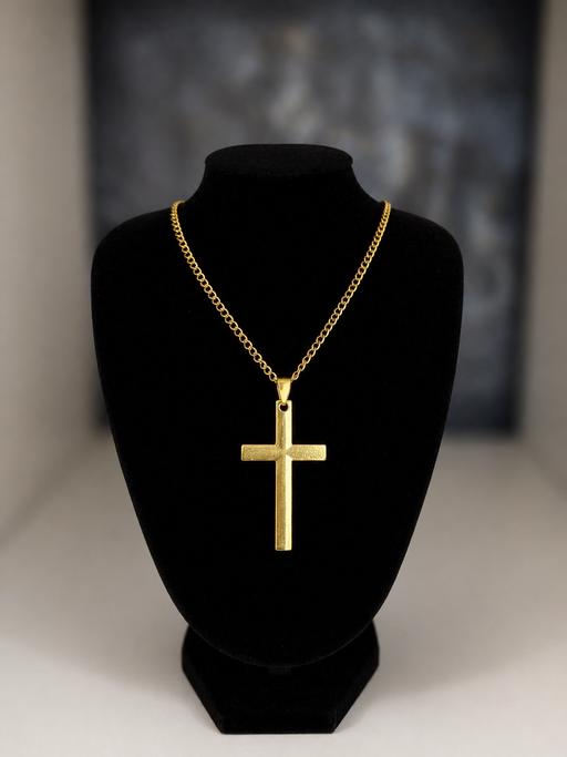 Buy & Sell Mortimer Common West Berkshire - Photos for Gold cross pendant and chain