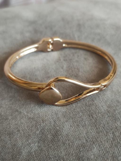 Buy & Sell Grafton Street Industrial Estate West Northamptonshire - Photos for New beautiful bangle