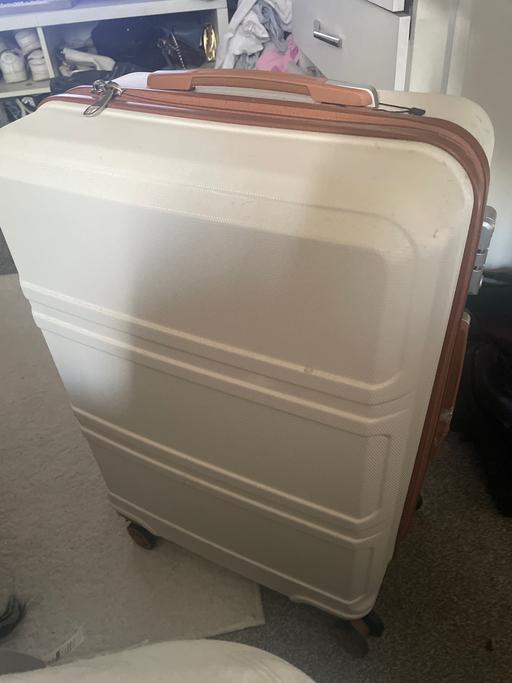 Buy & Sell Yew Tree Estate Sandwell - Photos for Women suitcase