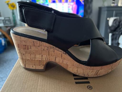 Buy & Sell Lamesley Gateshead - Photos for Clark’s ladies leather wedge sandals size 3 E