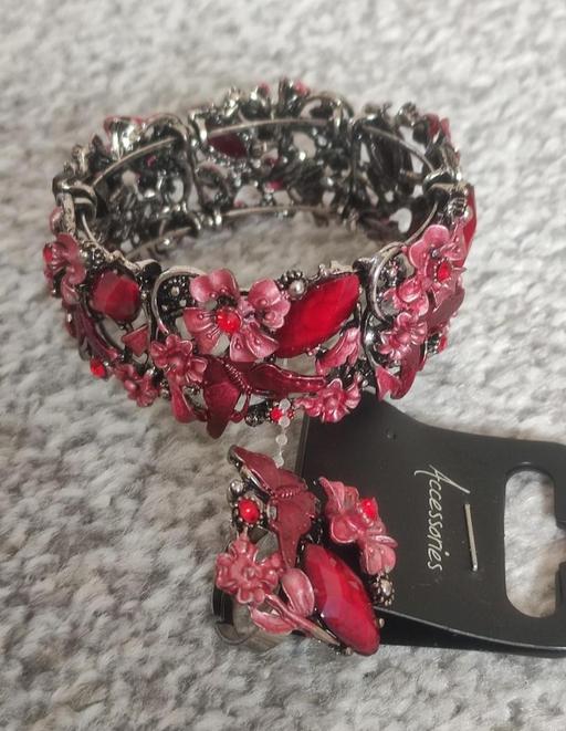 Buy & Sell Grafton Street Industrial Estate West Northamptonshire - Photos for New beautiful adjustable bracelet and ring se