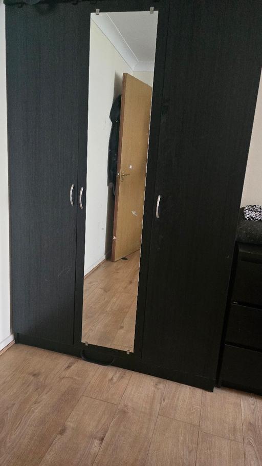 Buy & Sell Ilford Redbridge - Photos for 3 door wardrobe Used