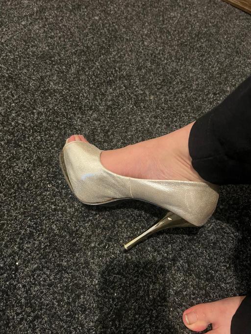 Buy & Sell Middlesbrough Town Centre Middlesbrough - Photos for party wear shiny silvr high heels used