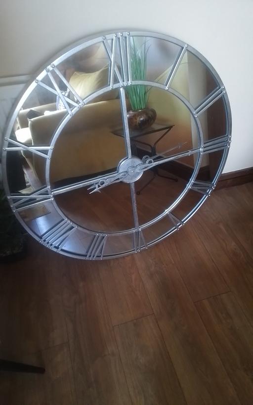 Buy & Sell Swinley Wigan - Photos for VERY LARGE MIRRORED CLOCK