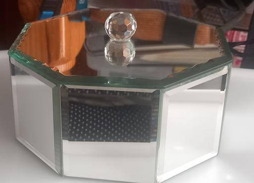 Buy & Sell Thatto Heath Saint Helens - Photos for Large hexagonal mirror jewellery box