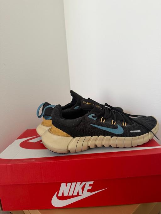 Buy & Sell - Photos for Nike trainers